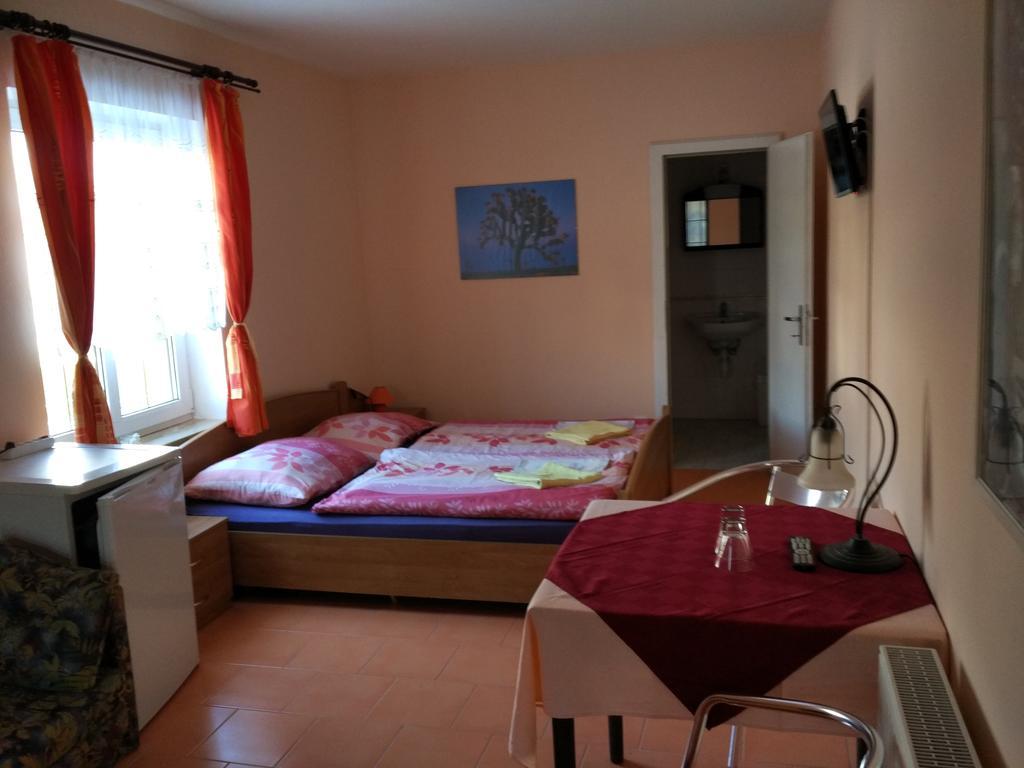 Pension Všeruby Zimmer foto